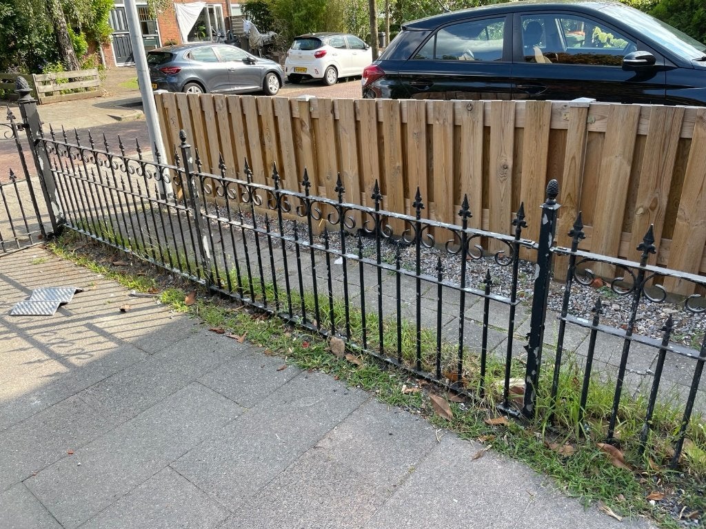 Gietijzeren sierhek, Tuin en Terras, Ophalen, Met poort, Gebruikt, Sierhekwerk