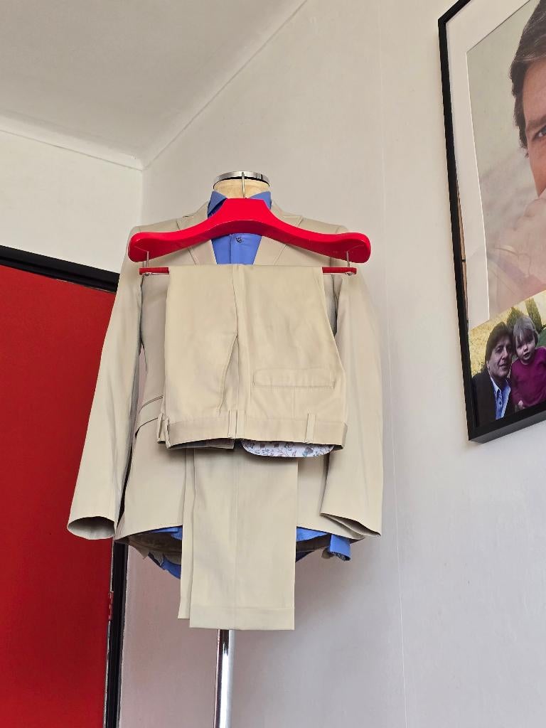 Hans Ubbink kostuum met beige kleur maat 48, Kleding | Heren, Kostuums en Colberts, Beige, Hans Ubbink, Nieuw, Verzenden