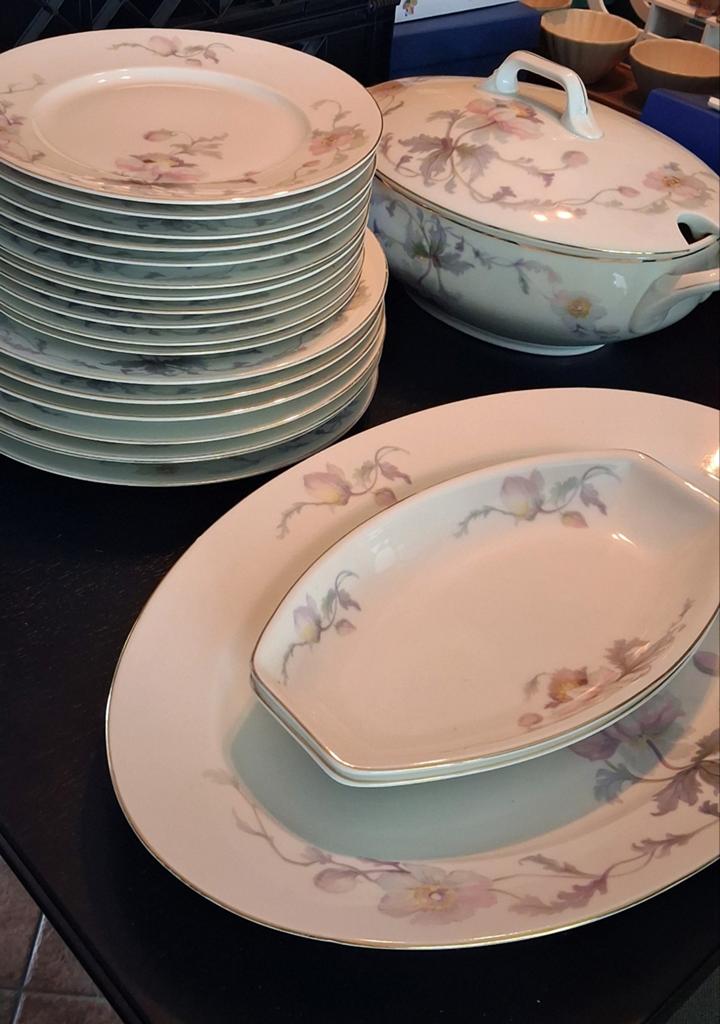 Epiag servies bloemen in zachte lila met een gouden rand, Ophalen