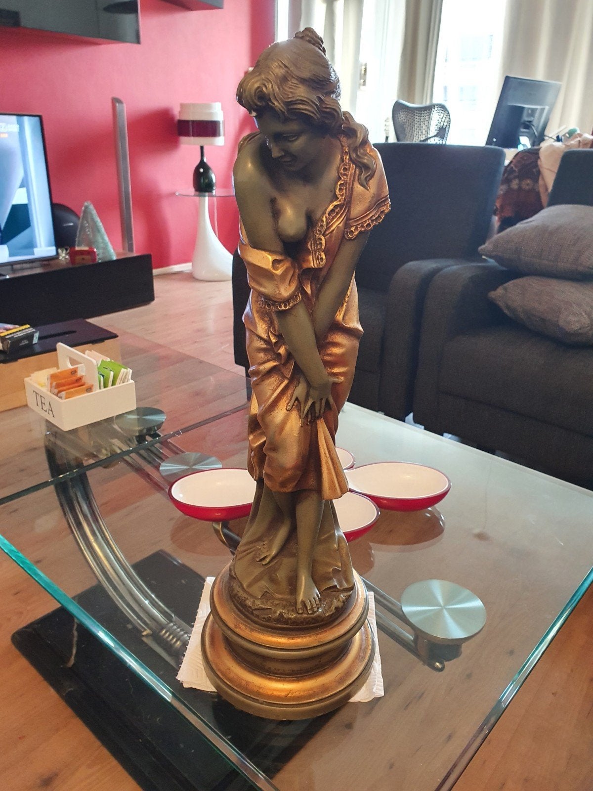 Klassiek  beeld van een vrouw op sokkel, Antiek en Kunst, Ophalen, Gips, Gepatineerd, 20 - 50 cm
