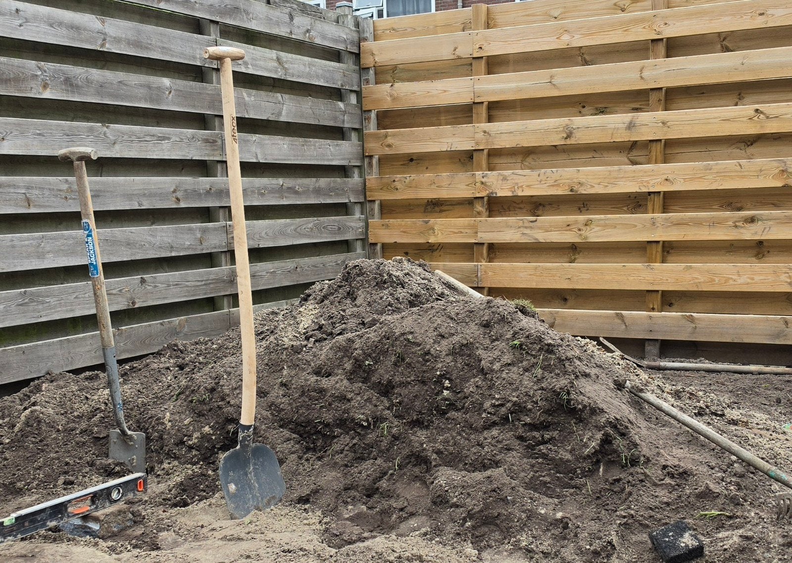 Schone voedingsrijke zwarte grond GRATIS, Ophalen, Tuinaarde