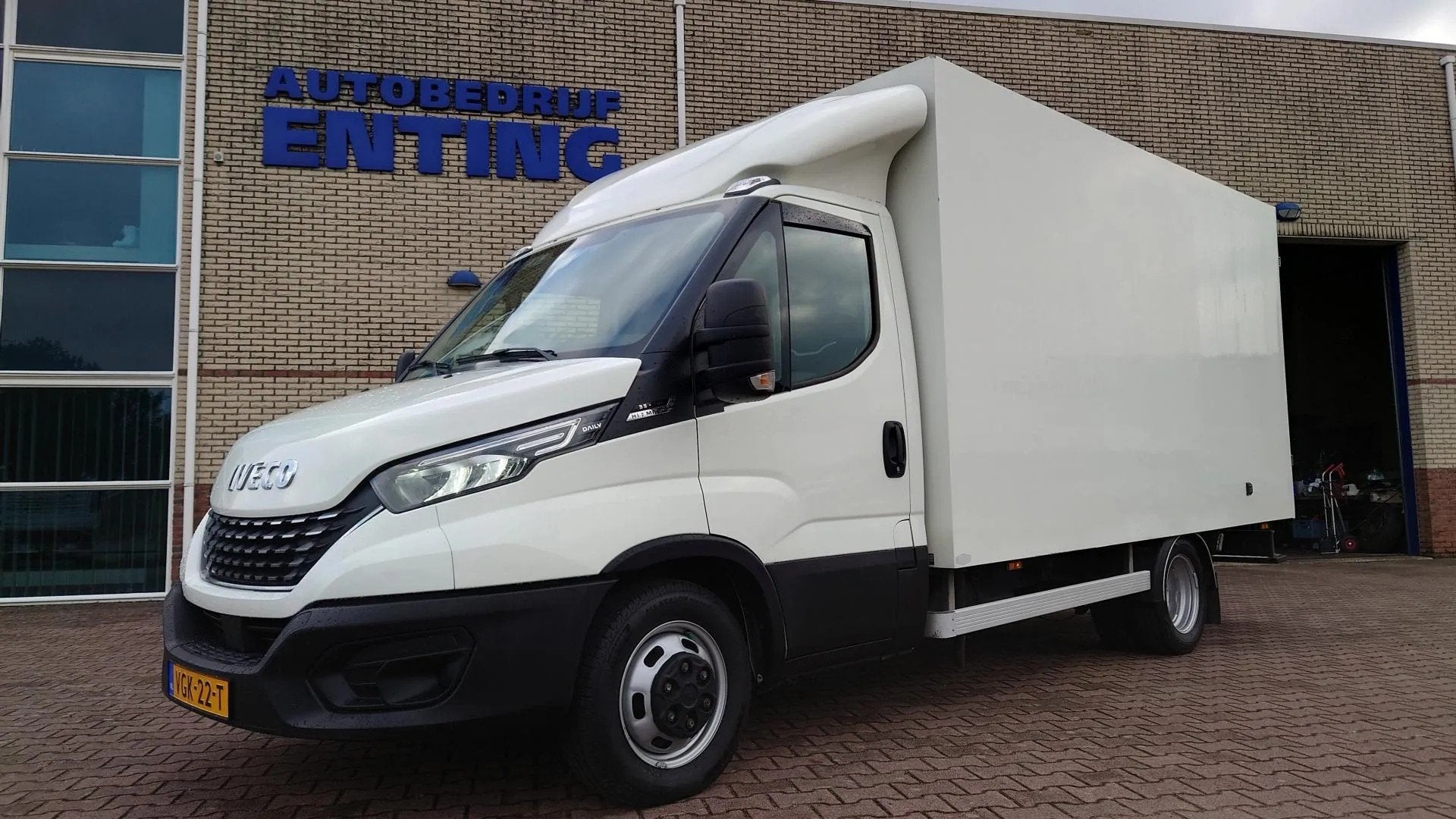 Iveco DAILY 35C18 HIMATIC KOEL VRIES AUTO / Luchtgeveerd, Automaat, Gebruikt, 4 cilinders, Iveco