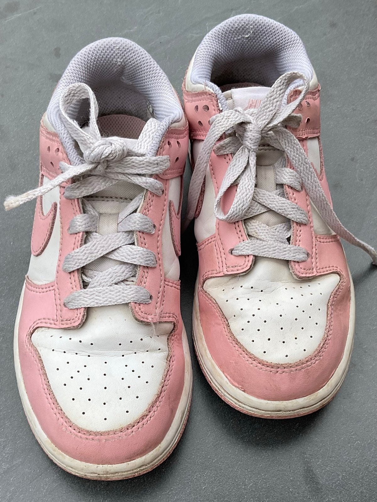 Nike Dunk Low roze/wit - Maat 33, Gebruikt, Meisje, Schoenen, Ophalen of Verzenden