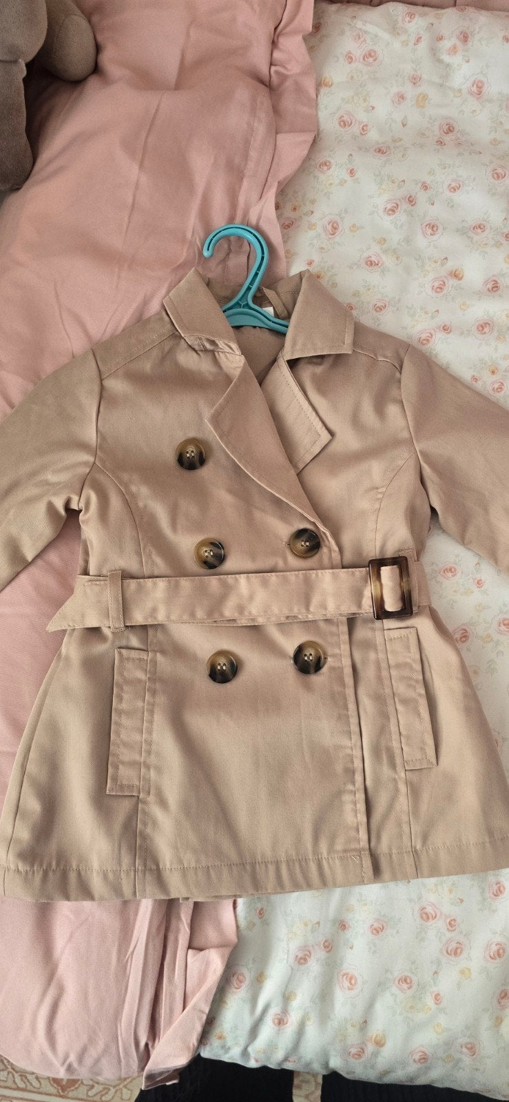 Stijlvolle beige trenchcoat voor kinderen, Kinderen en Baby's, Ophalen of Verzenden, Zo goed als nieuw, Onbekend, Jongen of Meisje