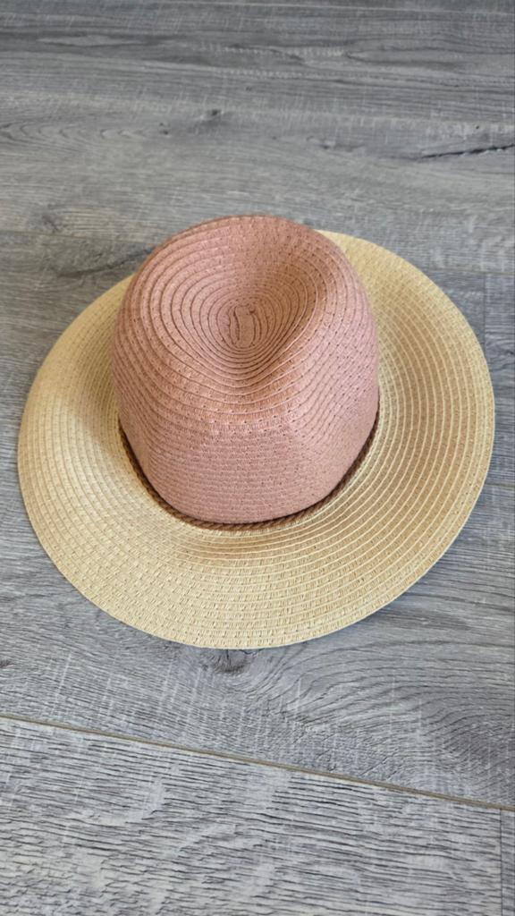 Stijlvolle Strohoed Roze met Brede Rand - Zomerse Accessoire, Hoed, One size fits all, Ophalen of Verzenden, Onbekend