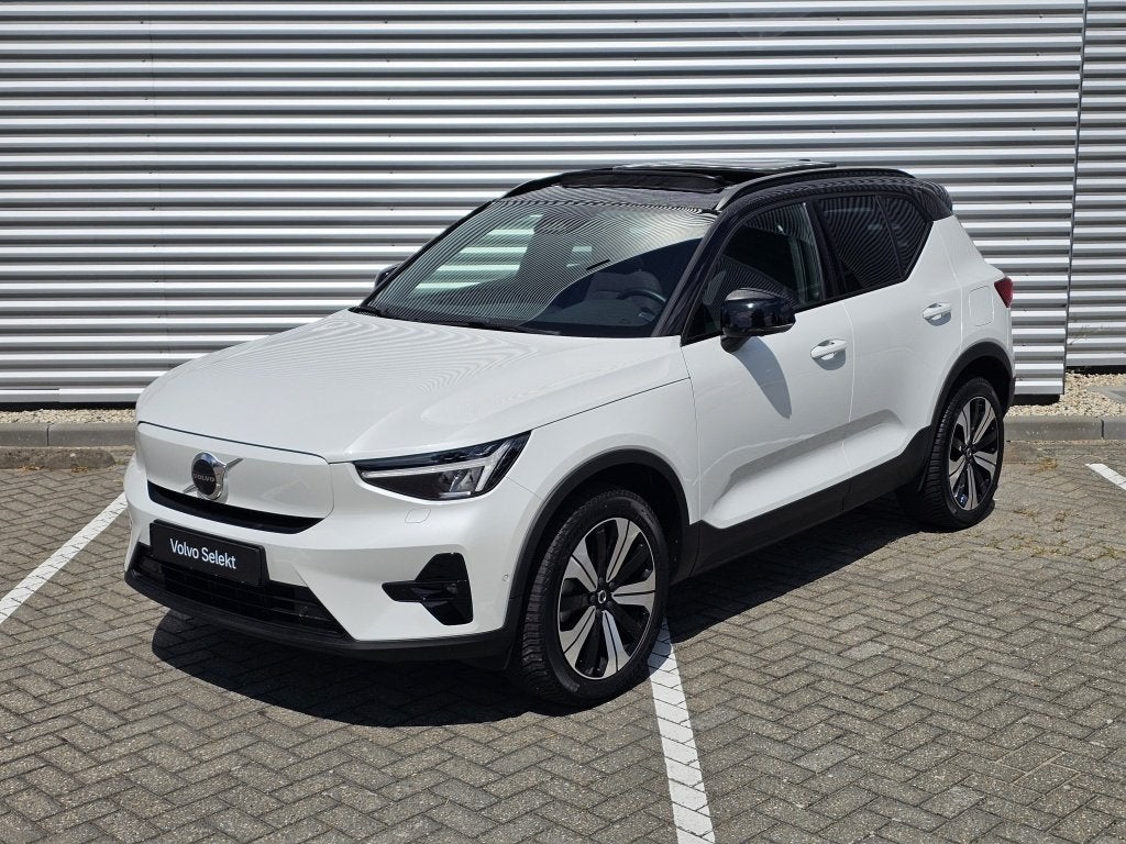 Volvo XC40 Recharge Pro | Trekhaak | Panoramadak | 360 Cam, Auto's, 360 min, SUV of Terreinwagen, 1500 kg, Te koop