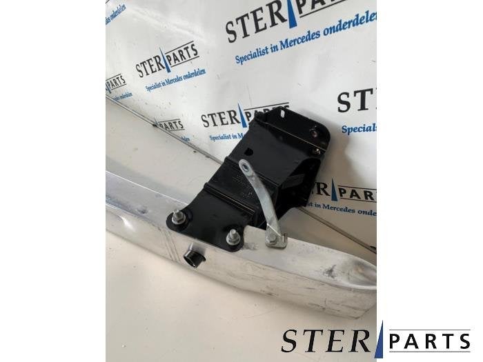 Bumperframe voor van een Mercedes B-Klasse, Gebruikt, -, Ophalen of Verzenden, -