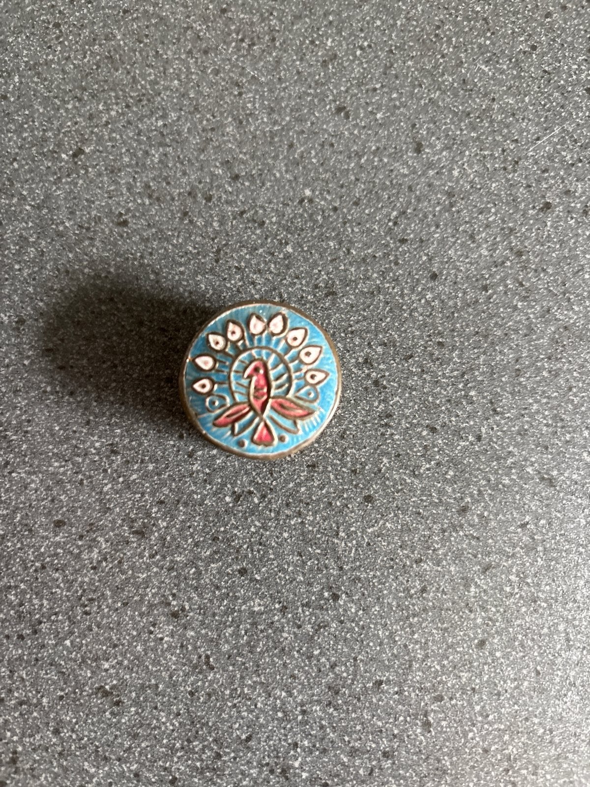 Vintage Medaillon met Pauw Design - Brons en Emaille, Brons, Gebruikt, Blauw, Minder dan 4 cm