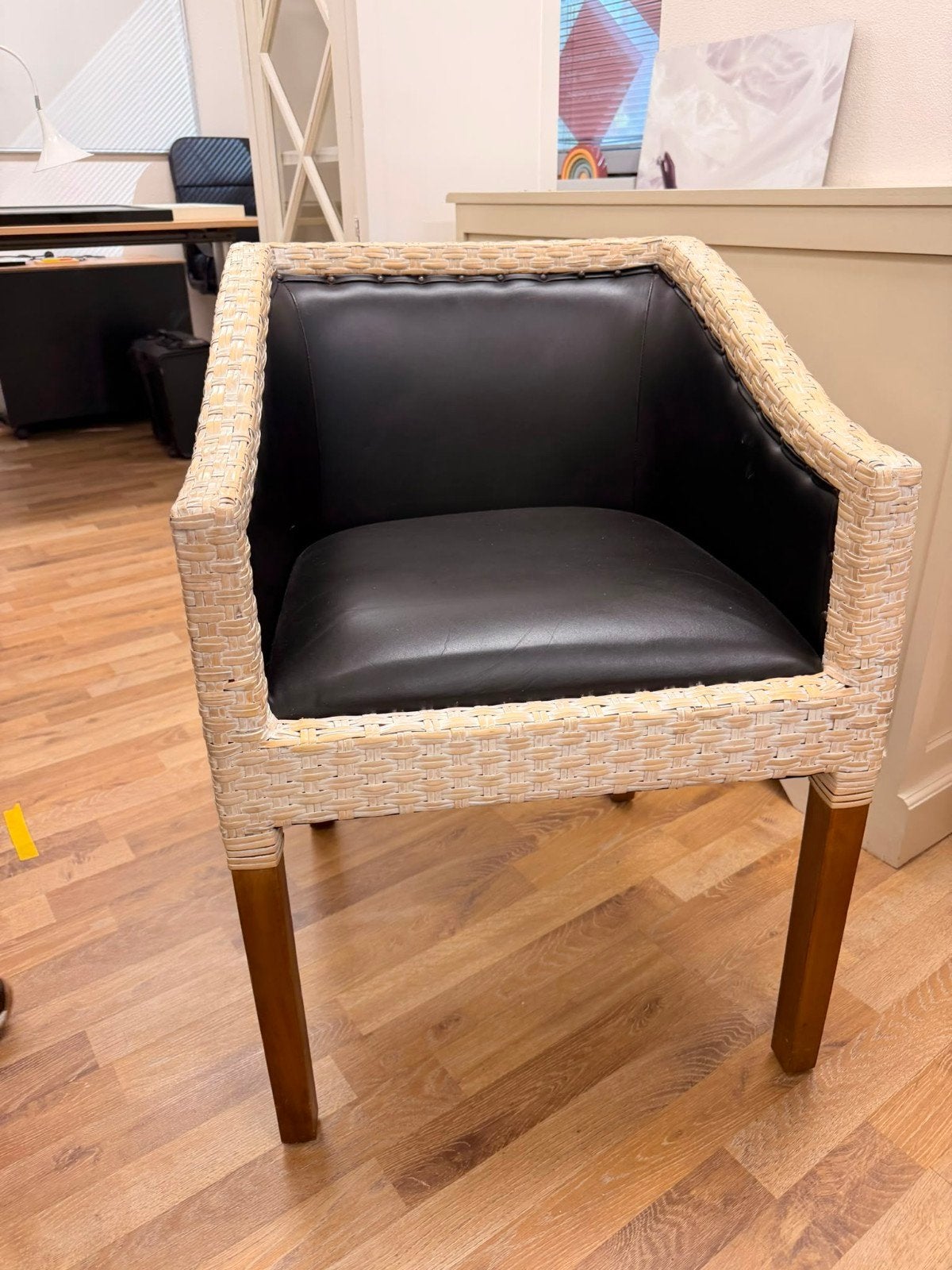 Rotan stoel met leren zitting - in goede staat, Ophalen, Gebruikt, Leer, Zwart