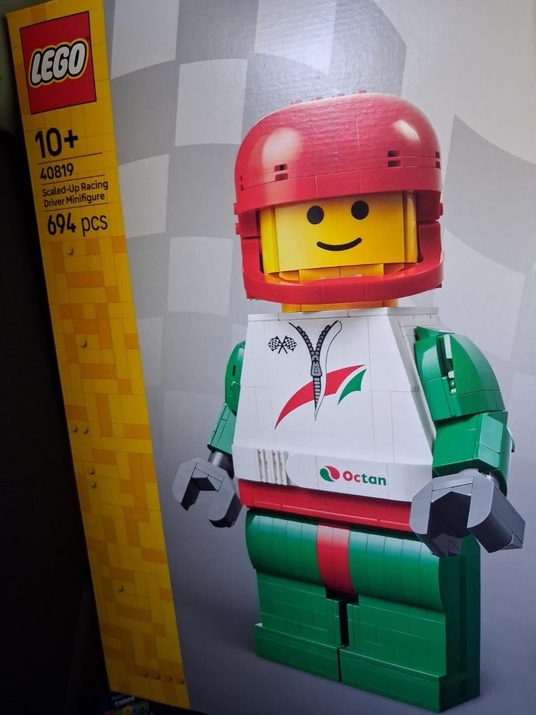 Lego scaled-up racing Driver Minifigure, Ophalen of Verzenden, Nieuw