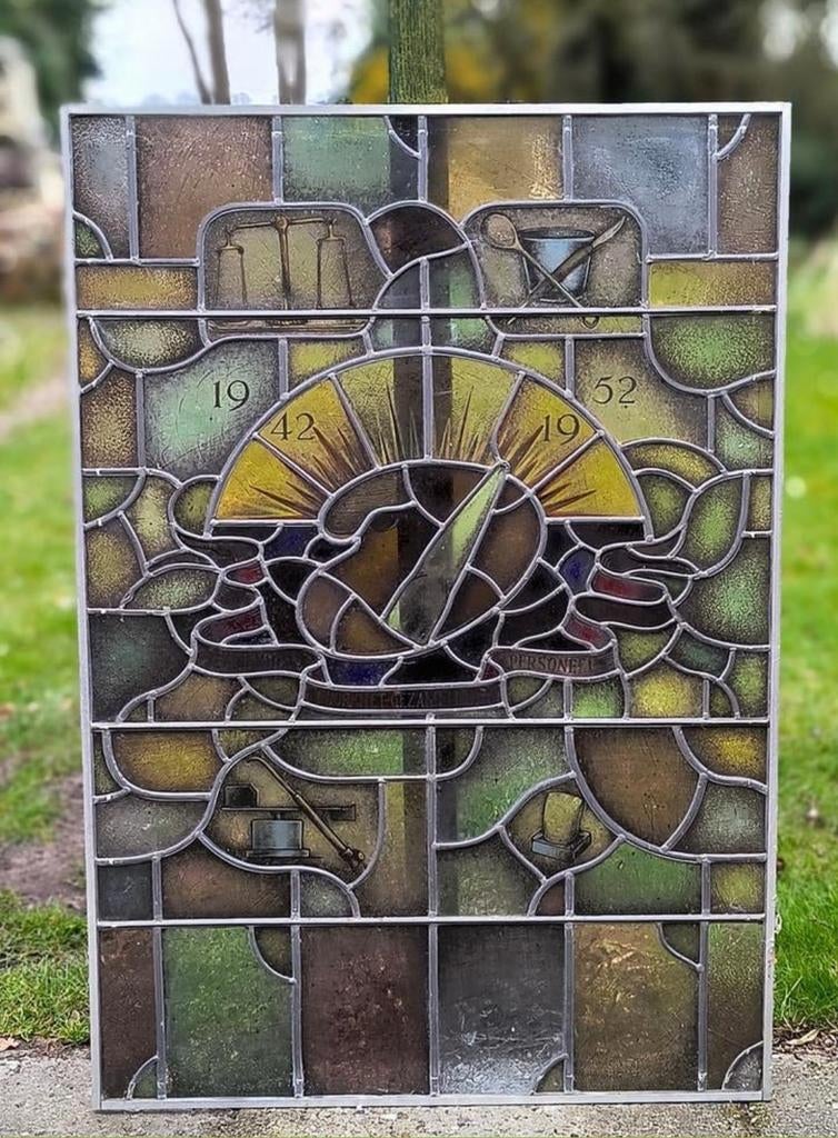 Glas in lood gebrandschilderd 1952 tandtechnisch Groningen, Antiek en Kunst, Antiek | Glas en Kristal, Ophalen