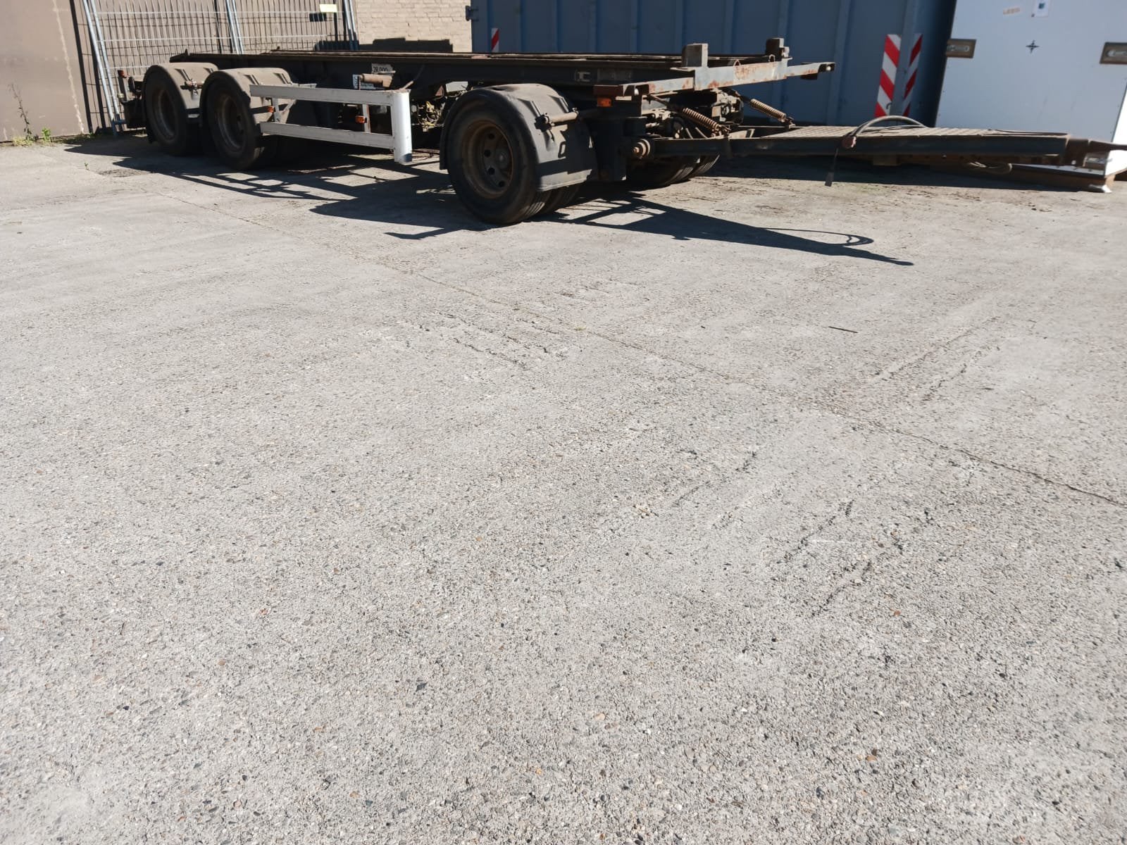 Bulthuis AL 28 ton 3 assige containeraanhanger, Ophalen