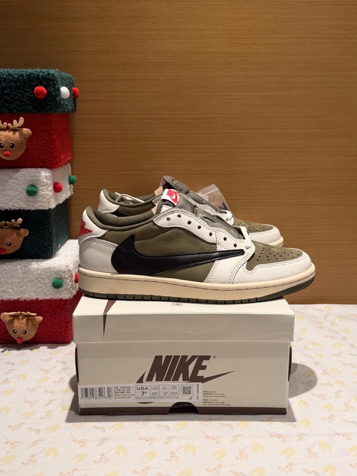 Nike Jordan Low Travis Scott Medium Olive, Kleding | Heren, Schoenen, Zo goed als nieuw, Overige kleuren, Ophalen of Verzenden