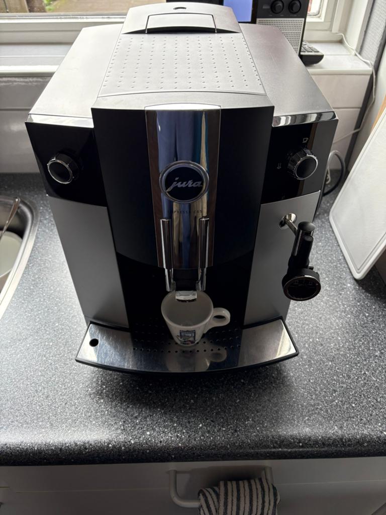 Te koop Jura koffiemachine Impressa C65, Witgoed en Apparatuur, Koffiezetapparaten, Ophalen of Verzenden, Zo goed als nieuw, Koffiemachine