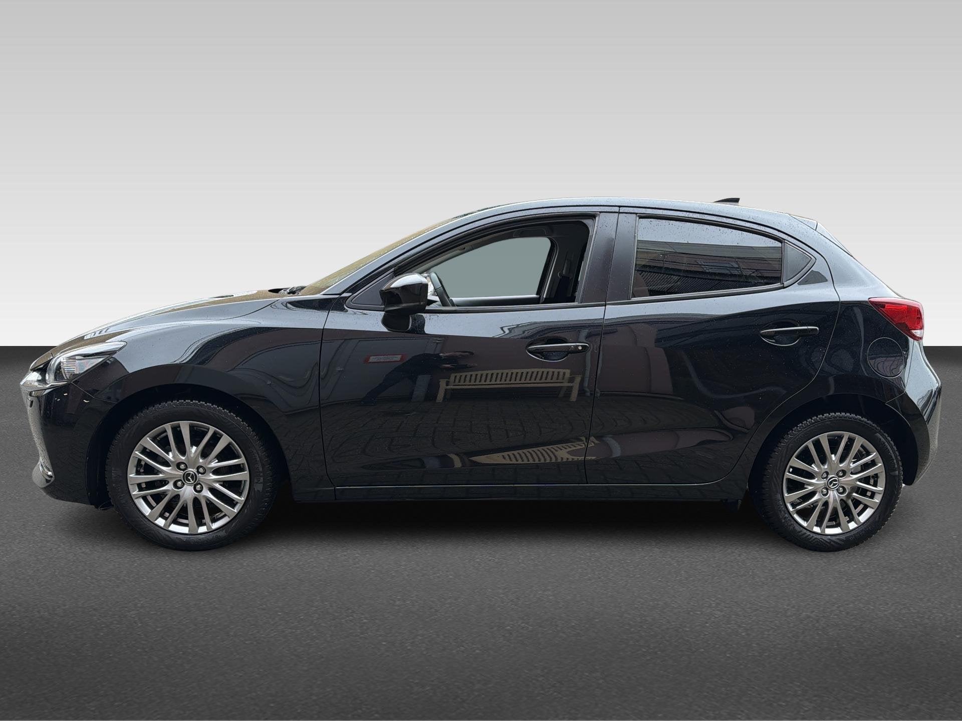 Mazda 2 1.5 SKYACTIV-G 90PK Luxury, Auto's, Voorwielaandrijving, 4 cilinders, Zwart, Origineel Nederlands