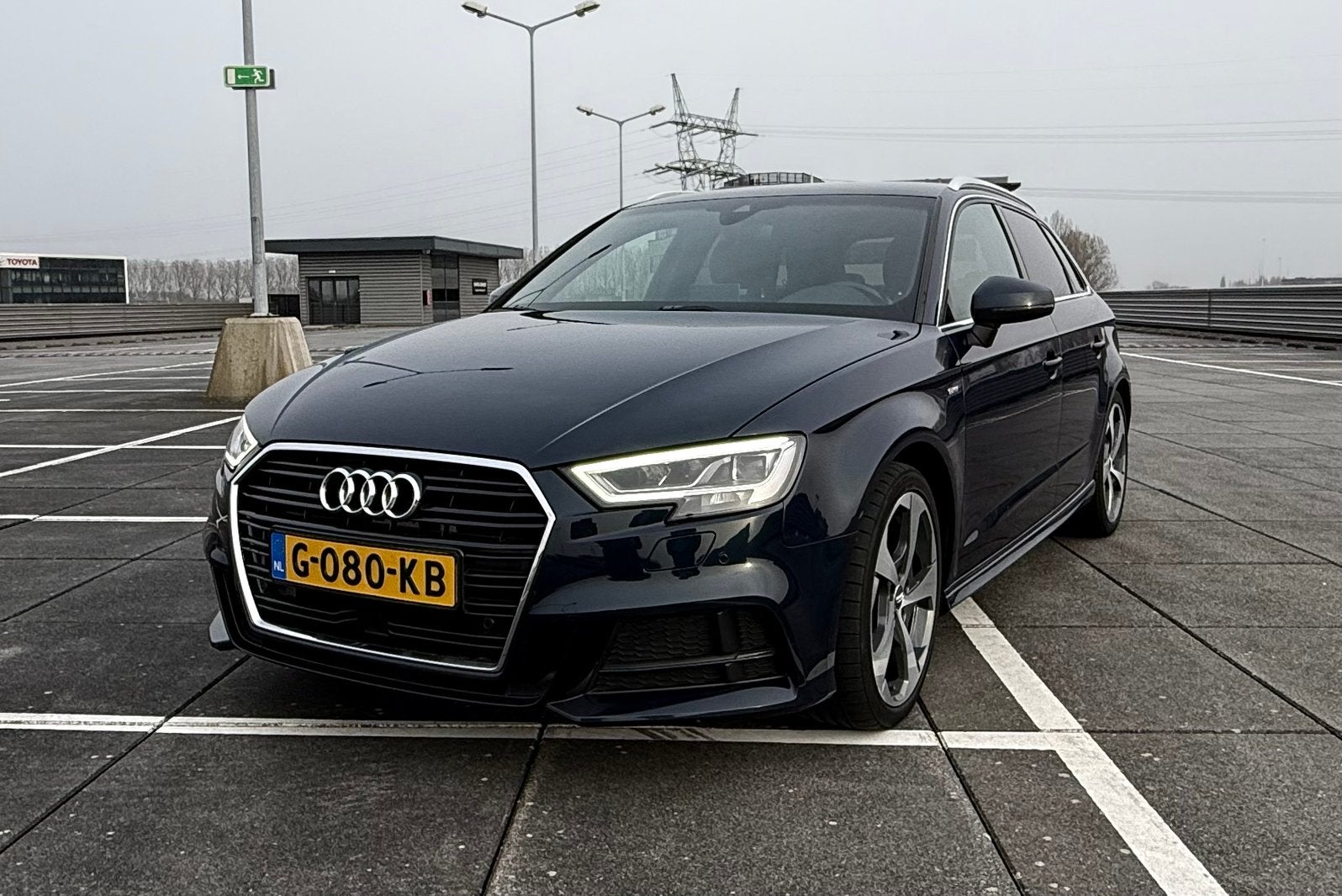 Audi A3 SPORTBACK150 pk S-line KEYLESS [VIRTUEL], Zwart, 4 cilinders, Blauw, Alcantara