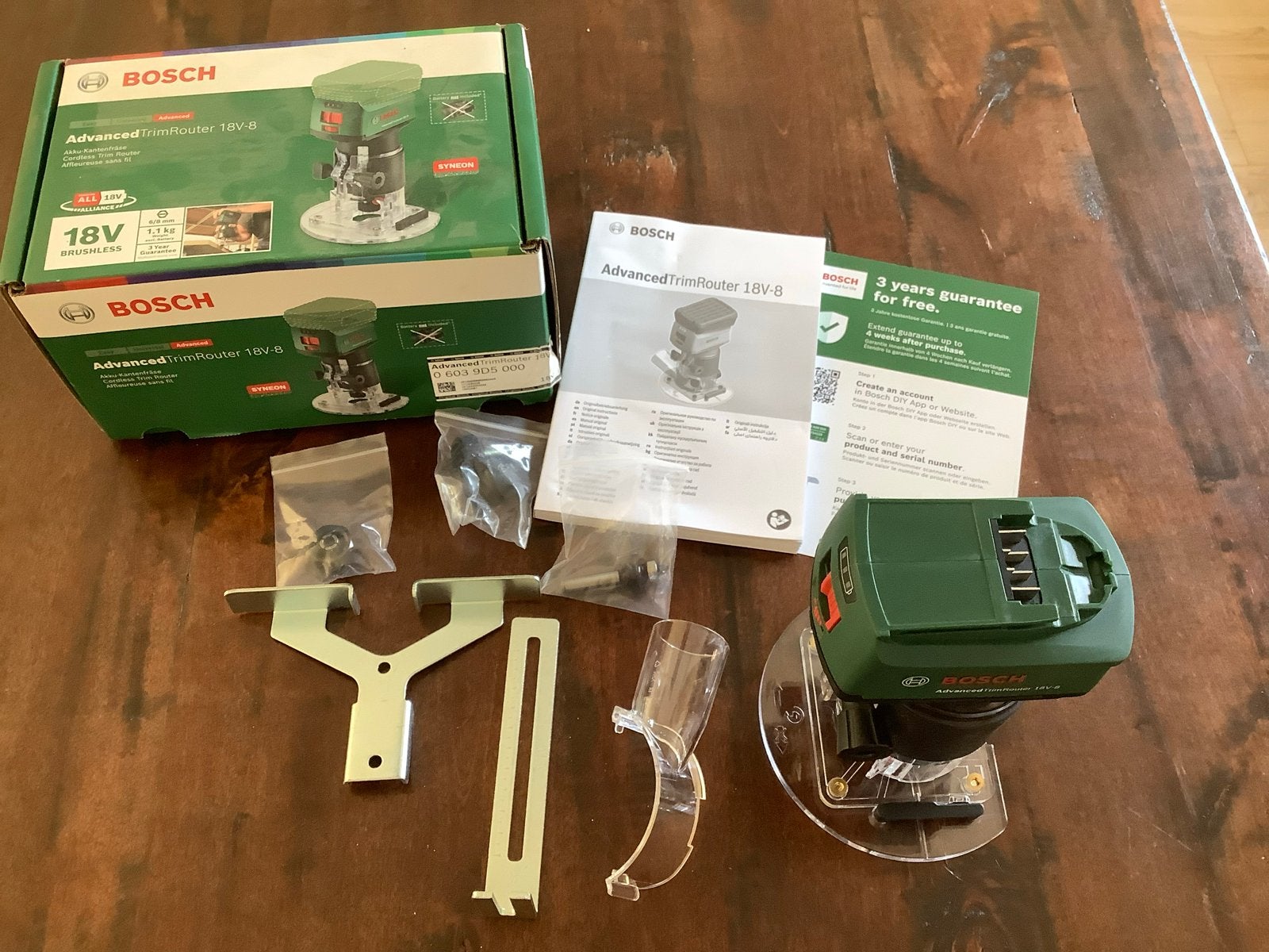 Nieuwe BOSCH Akku Kantenfräse (AdvancedTrimRouter 18V-8), Doe-het-zelf en Verbouw, Gereedschap | Freesmachines, Ophalen, Nieuw