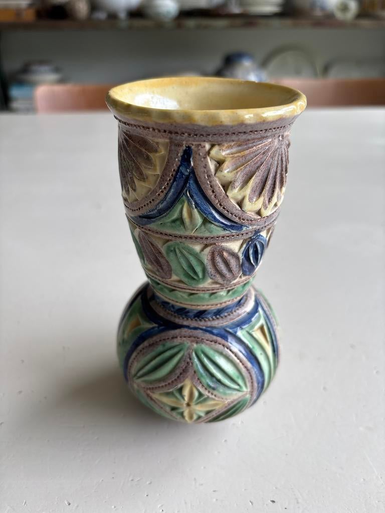 Unieke Velsen Keramiek Vaasje - Handgemaakt en Kleurrijk, Antiek en Kunst, Ophalen of Verzenden