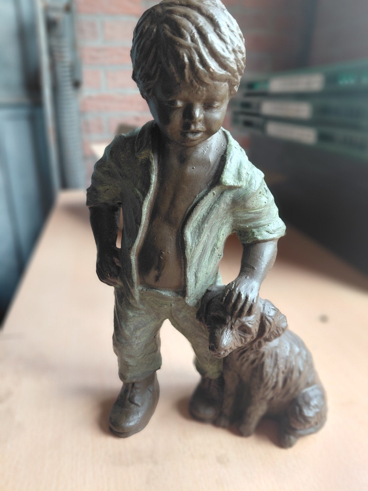 Prachtig beeldje: jongen met hond (G. Kuntze), Ophalen of Verzenden