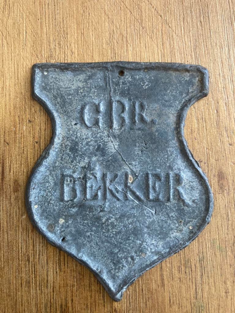 Mooi oud trotseerlood, bodemvondst. Ongeveer 200 jr oud., Ophalen of Verzenden, Gebruikt