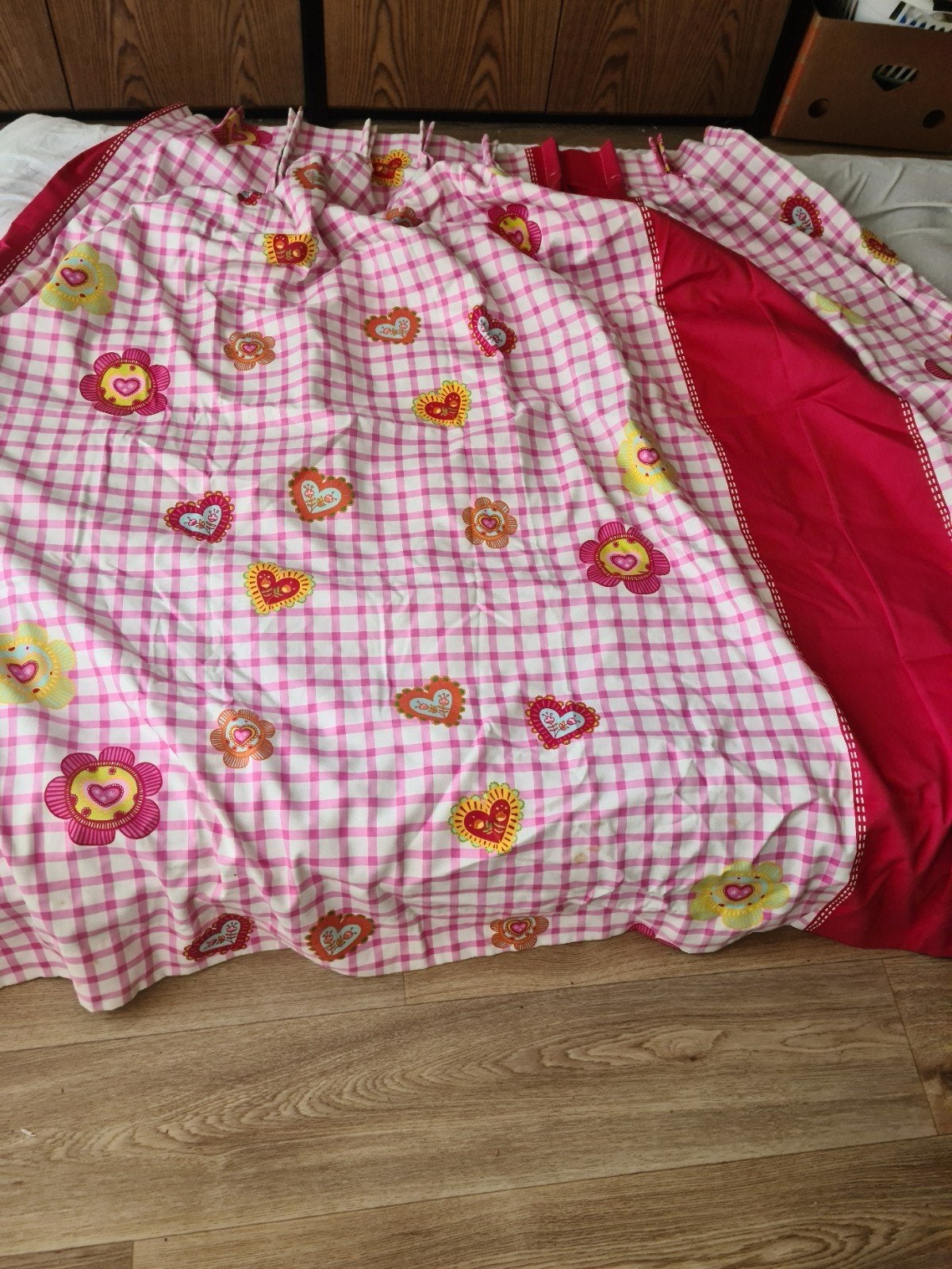 2x Goed verduisterende overgordijnen, met ophanghaken., Huis en Inrichting, 90 cm, Ophalen of Verzenden, 150 cm, Rood