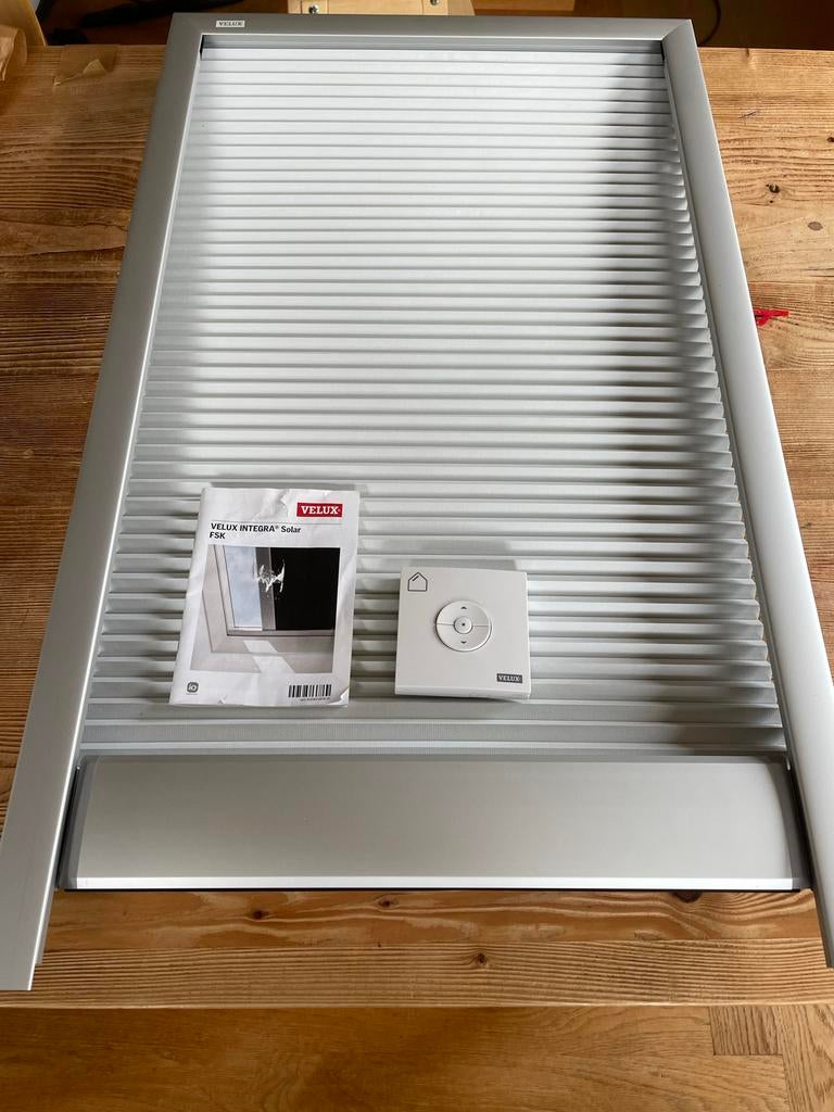 VELUX FSK SOLAR VERDUISTEREND PLISSE 60X90, Doe-het-zelf en Verbouw, Rolluiken, Ophalen of Verzenden, Zo goed als nieuw, Minder dan 100 cm