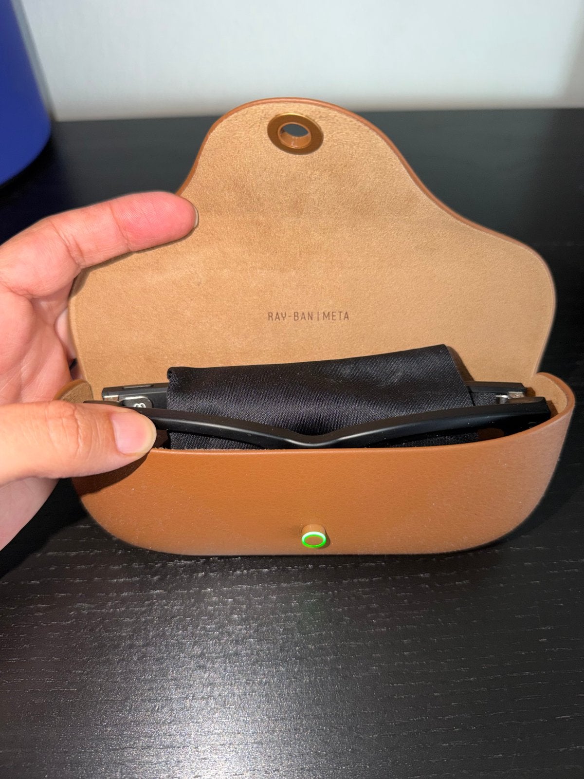 Foto 2 van Ray-Ban Stories Wayfarer Smartbril met Oplaadcase