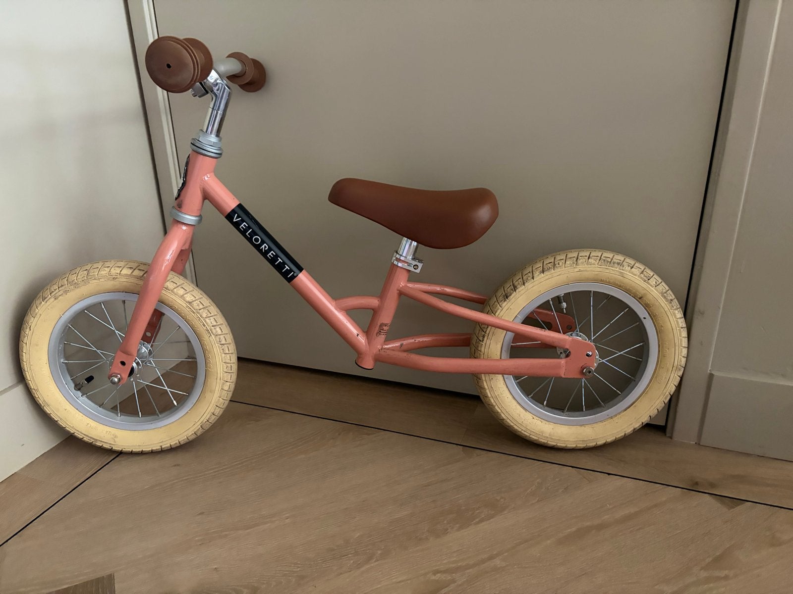 Veloretti loopfiets in roze, zo goed als nieuw, Ophalen, Zijwieltjes, Trommelrem, Minder dan 16 inch