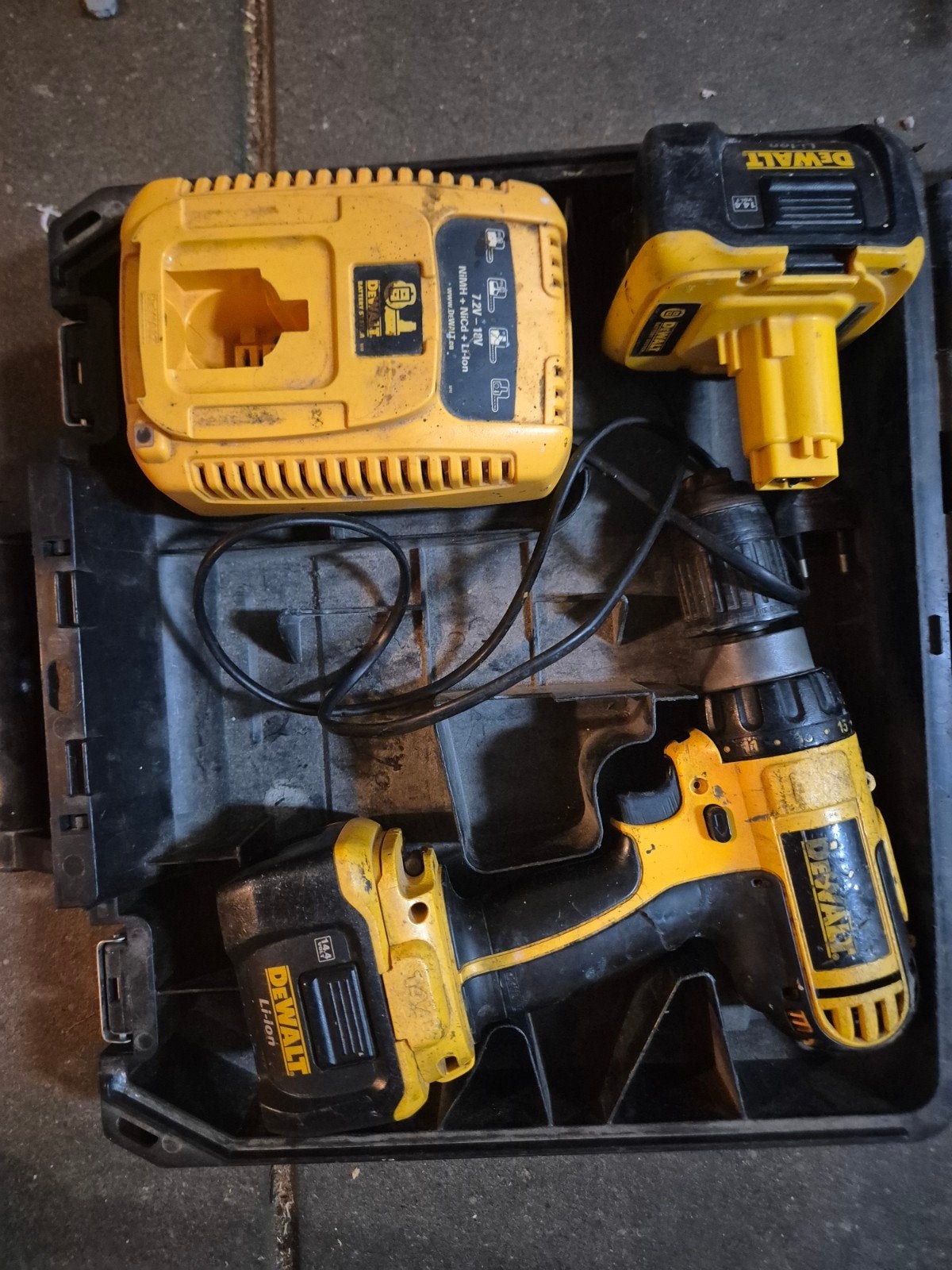 DeWalt Boormachine DC737 met lader en koffer (1 accu defect), Ophalen, Gebruikt, Minder dan 400 watt, Boor- en Schroefmachine