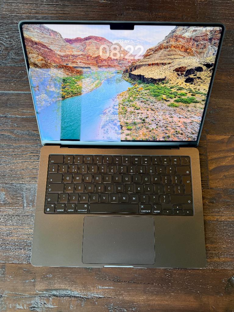 Macbook PRO M4, 1 jaar oud, evt incl SANDRO LAPTOP HOES, Qwerty, 13 inch, 512 GB, Zo goed als nieuw