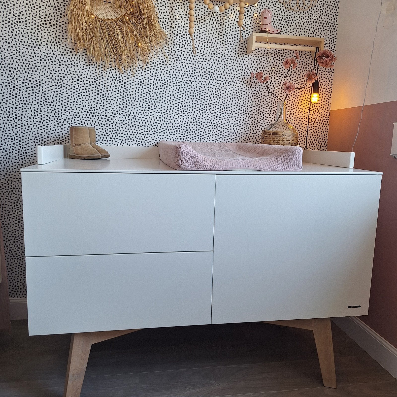 Kidsmill Commode Sixties - Zo goed als nieuw wit met eiken, Ophalen, 50 tot 70 cm, Opstaande rand, 100 cm of meer
