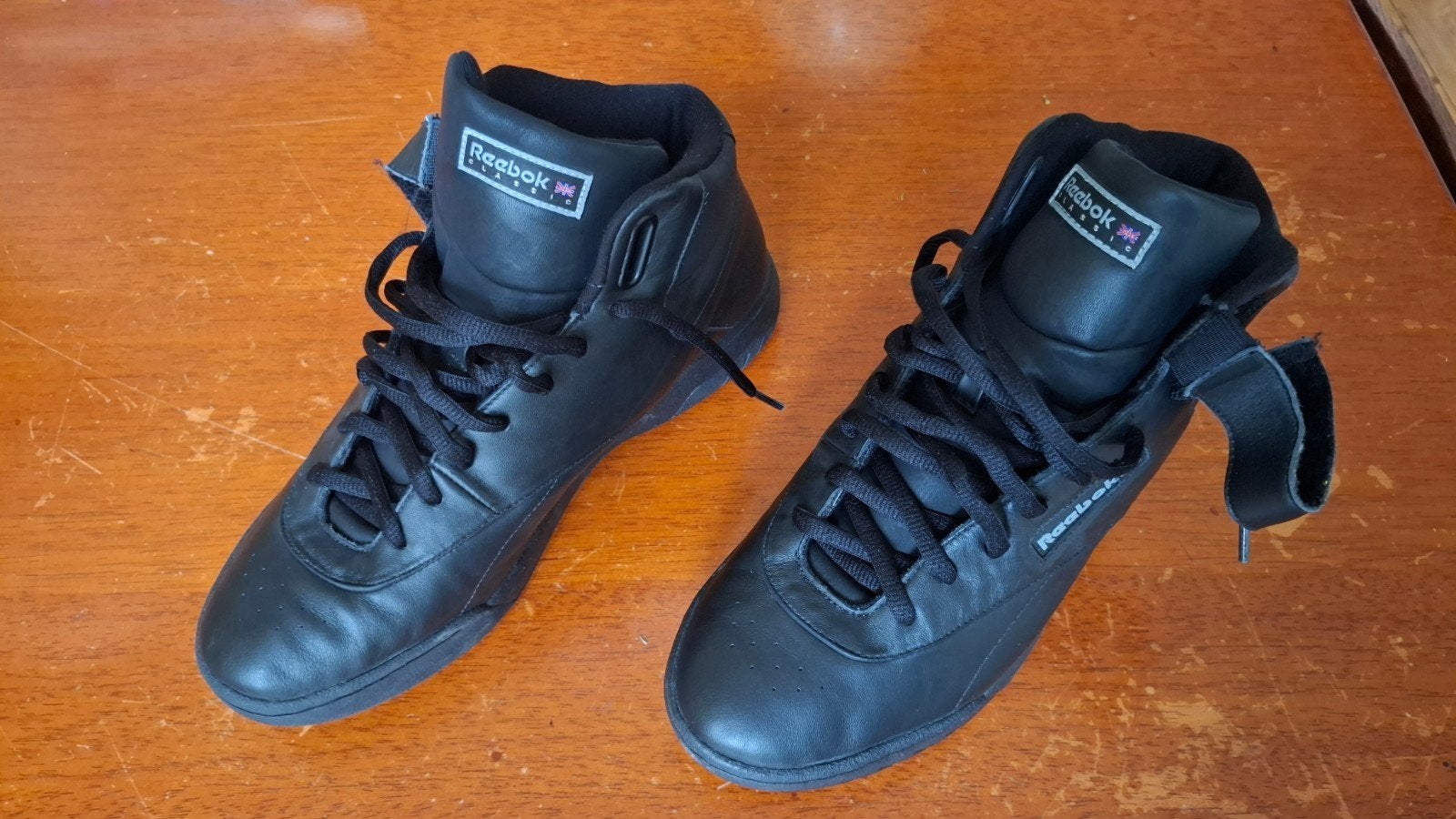 Reebok zwarte sneakers 42.5 bijna nieuw, Kleding | Dames, Zwart, Ophalen of Verzenden, Gedragen, Sneakers of Gympen