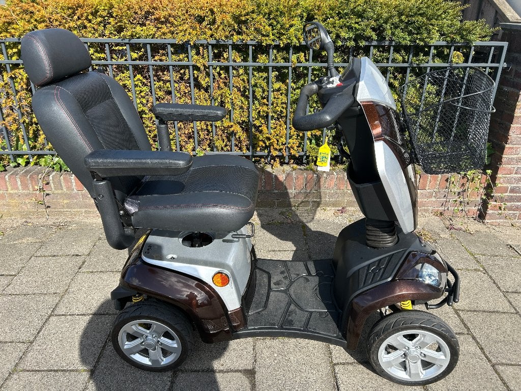 kymco maxer scootmobiel bj 2024 met lader en twee sleutels, Diversen, Ophalen, Zo goed als nieuw, Elektrische rolstoel