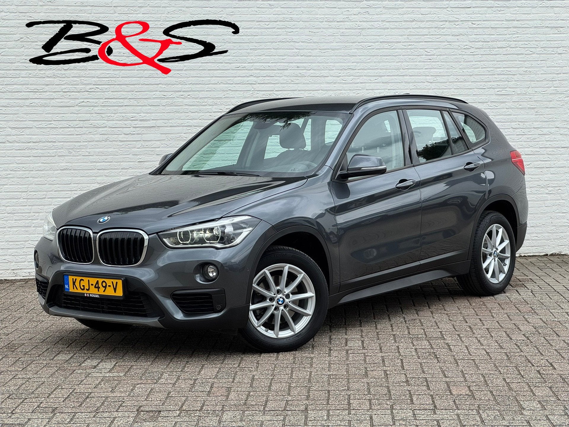 BMW X1 SDrive18i High Executive Camera Trekhaak 1700kg Clima, Gebruikt, 19 km/l, 3 cilinders, 1405 kg