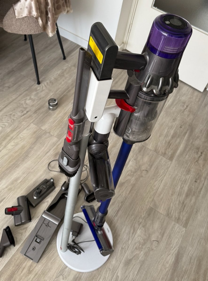 Dyson V11 / SV17 Steelstofzuiger met accessoires en standaar, Ophalen, Gebruikt, Draadloos, Dyson