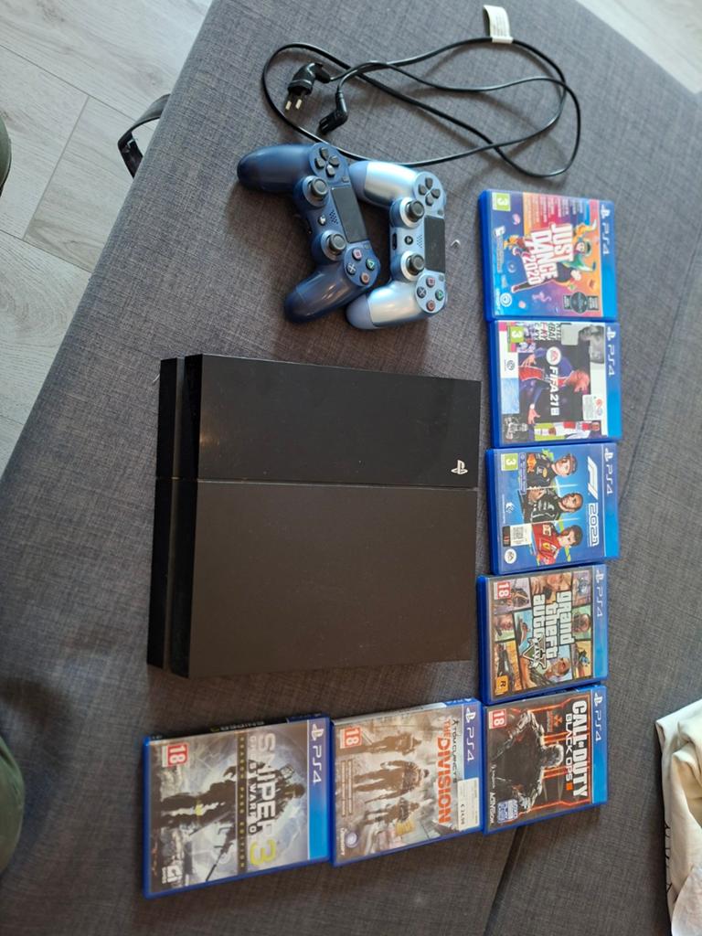 PS4 2TB met 2 controllers en 7 games op disc, Gebruikt, Met 2 controllers, Ophalen of Verzenden, Met harde schijf