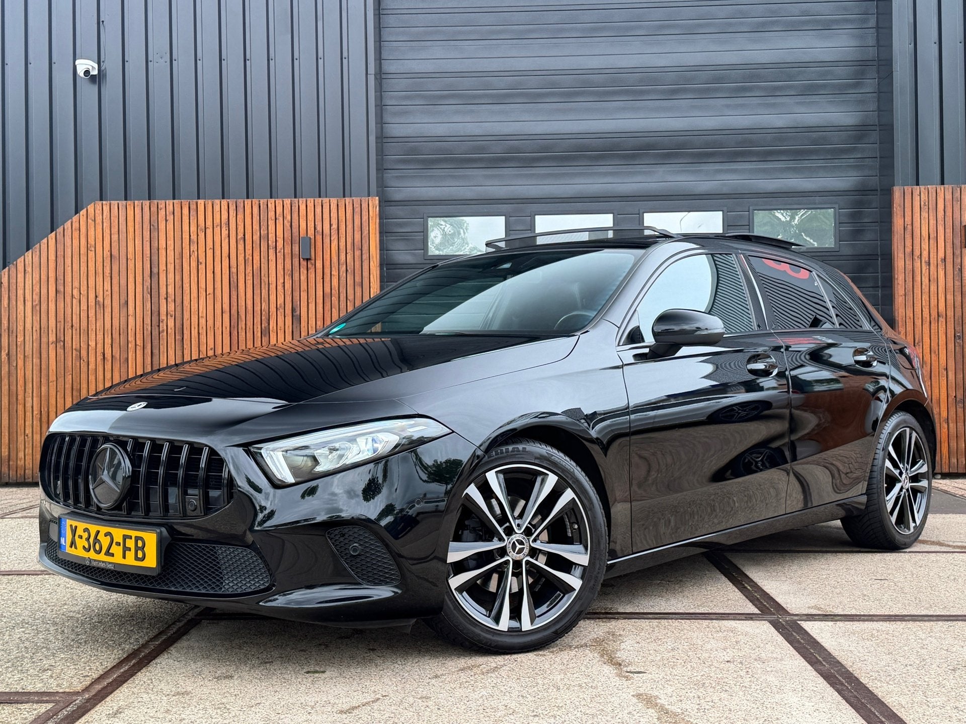 Mercedes-Benz A-klasse 180 | Pano | Sfeerverlichting | Leder, Auto's, Voorwielaandrijving, 136 pk, Gebruikt, 4 cilinders