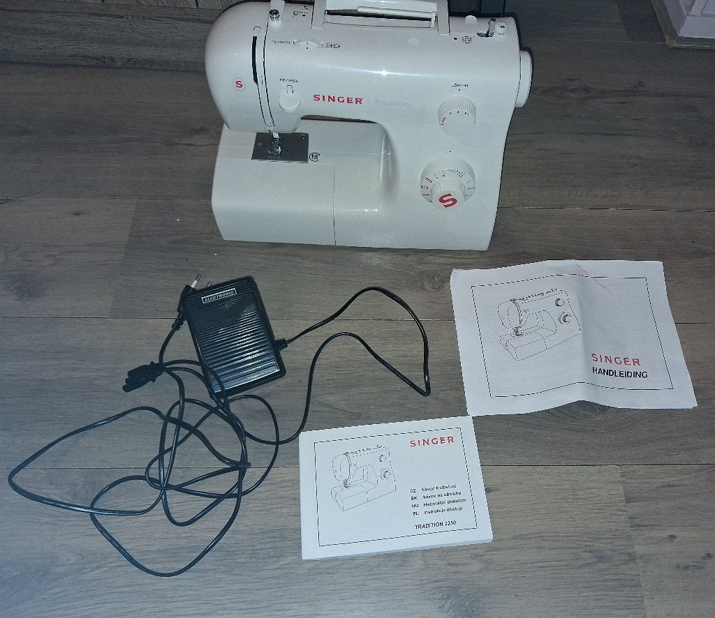 Nette Singer Naaimachine Tradition 2250, Ophalen of Verzenden, Zo goed als nieuw, Naaimachine, Singer