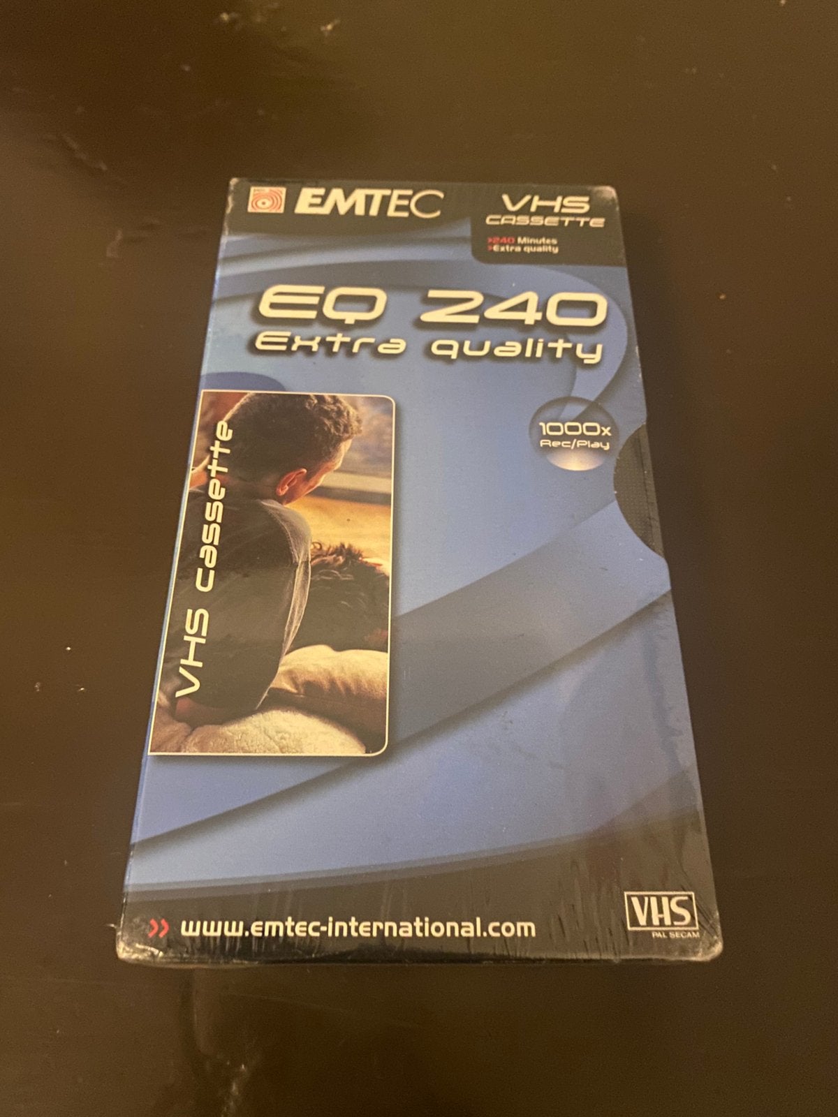 Nieuwe videoband EMTEC EQ 240 (In plastic), Alle leeftijden, Ophalen of Verzenden, Nieuw in verpakking