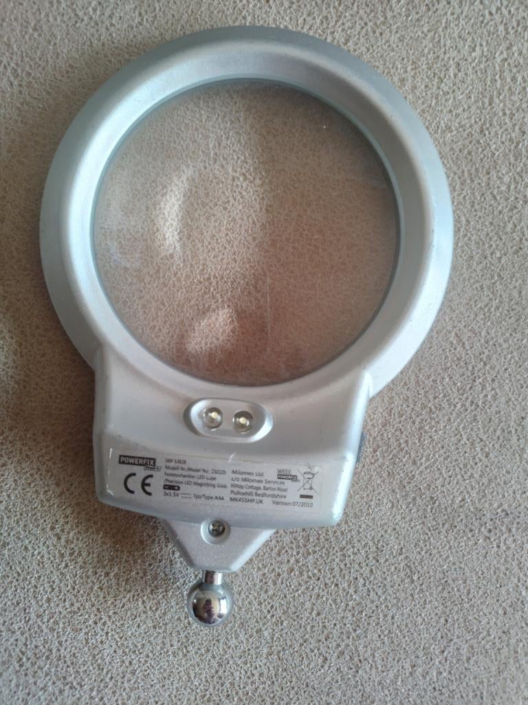 Vergrootglas met lamp, Hobby en Vrije tijd, Vergrootglazen, Loepen en Loeplampen, Ophalen of Verzenden, Zo goed als nieuw, Vergrootglas of Loep