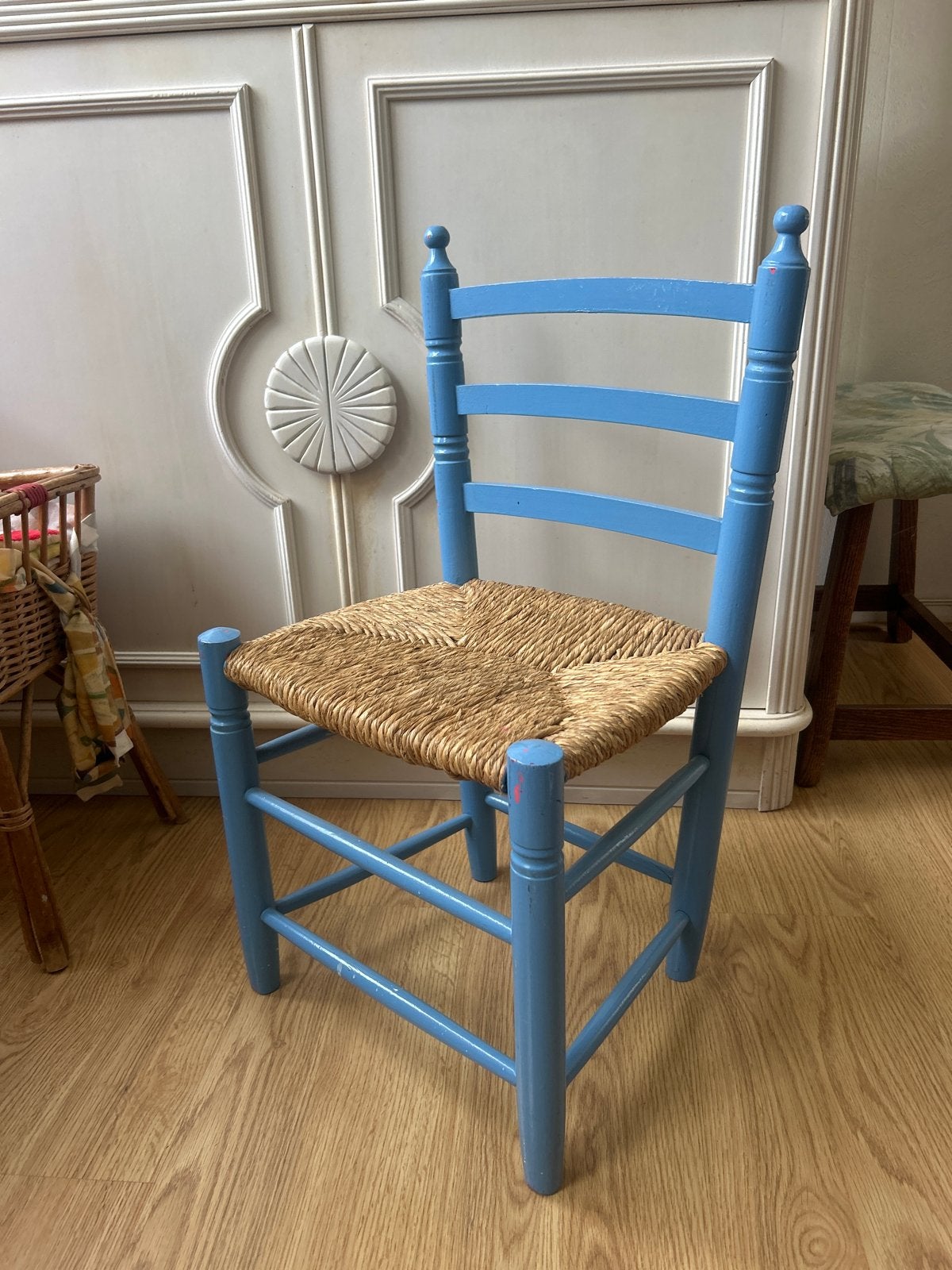 Kleine blauwe kinderstoel met rieten zitting, Ophalen, Gebruikt, Overige typen