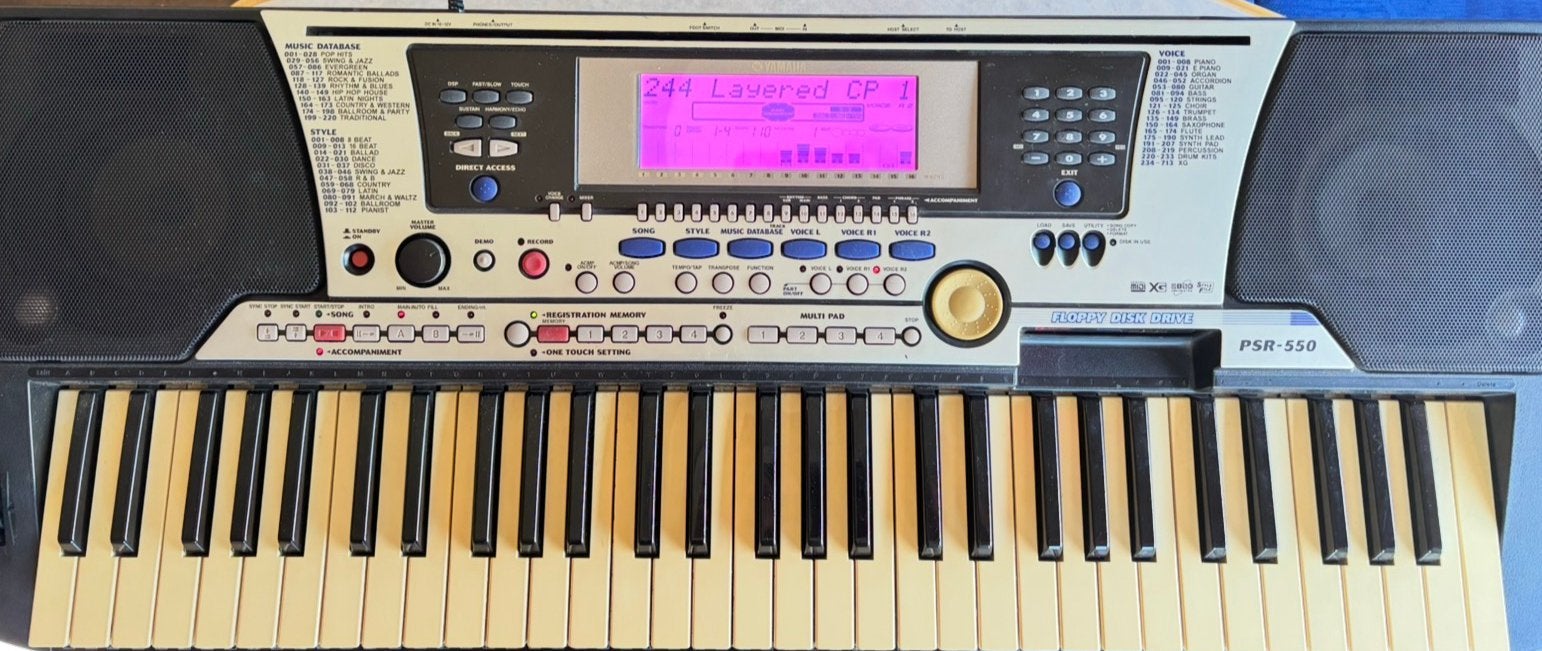Yamaha Portatone PSR-550, Muziek en Instrumenten, Keyboards, Ophalen of Verzenden, Zo goed als nieuw, 61 toetsen, Yamaha