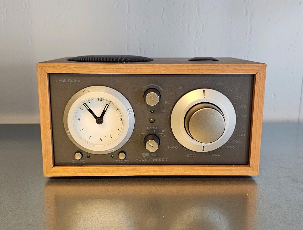 Tivoli Audio Model 3 USB BT FM/AM wekker radio cherry taupe, Verzenden, Zo goed als nieuw, Radio