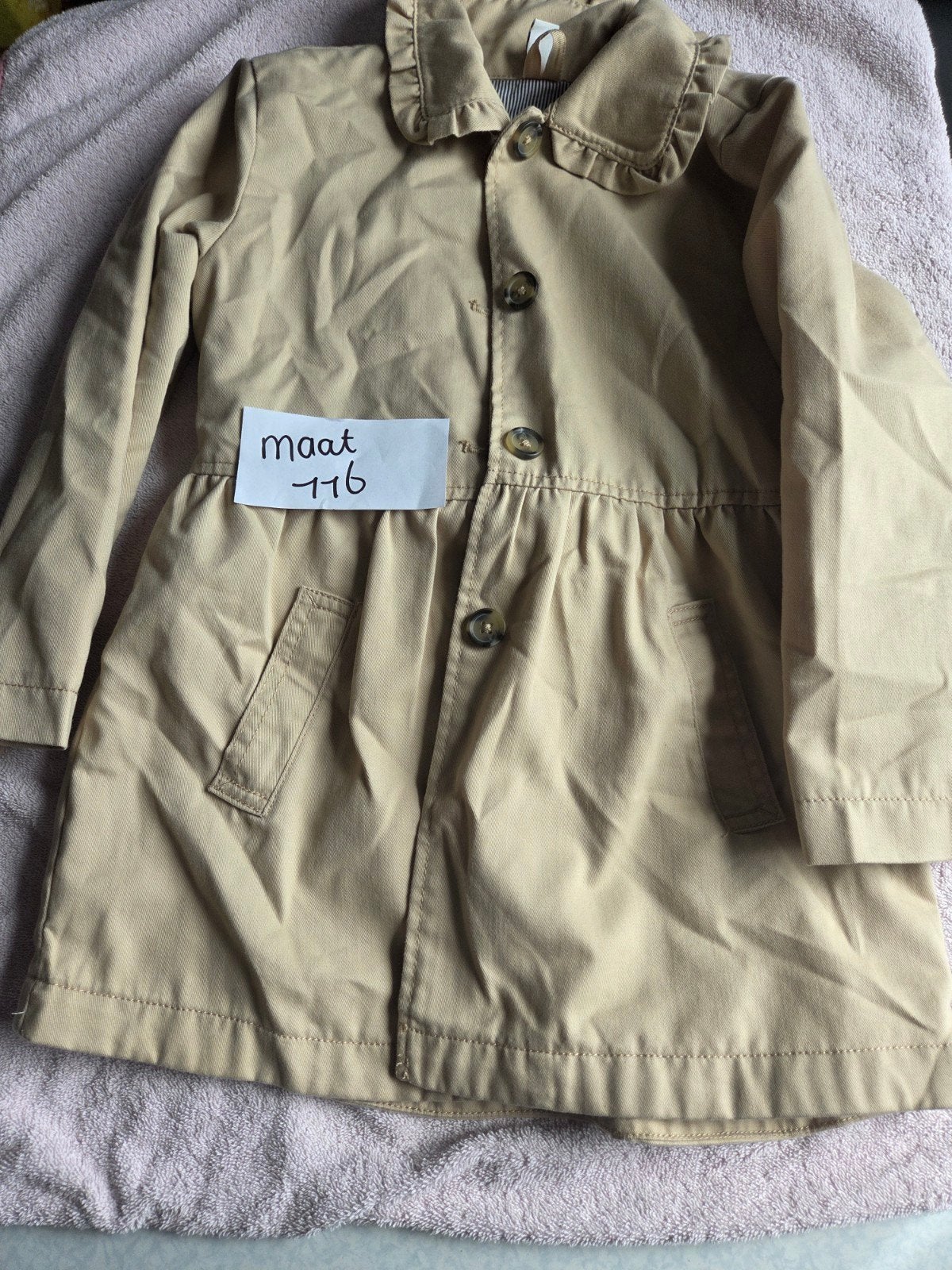 Leuke beige jas voor meisjes - Maat 116, Ophalen of Verzenden, Gebruikt, Onbekend, Meisje