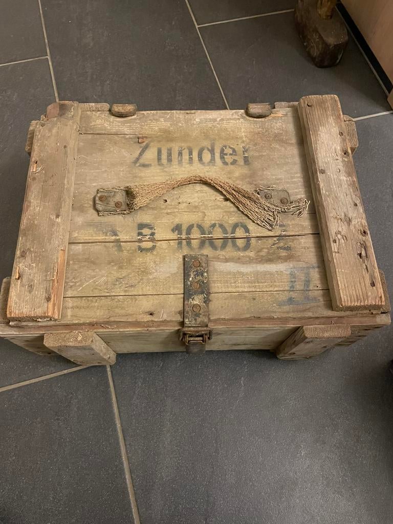 Duitse kist voor Zunder voor Abwurf Behalter 1000 strooibom, Ophalen of Verzenden, Duitsland, Kist of Geocache