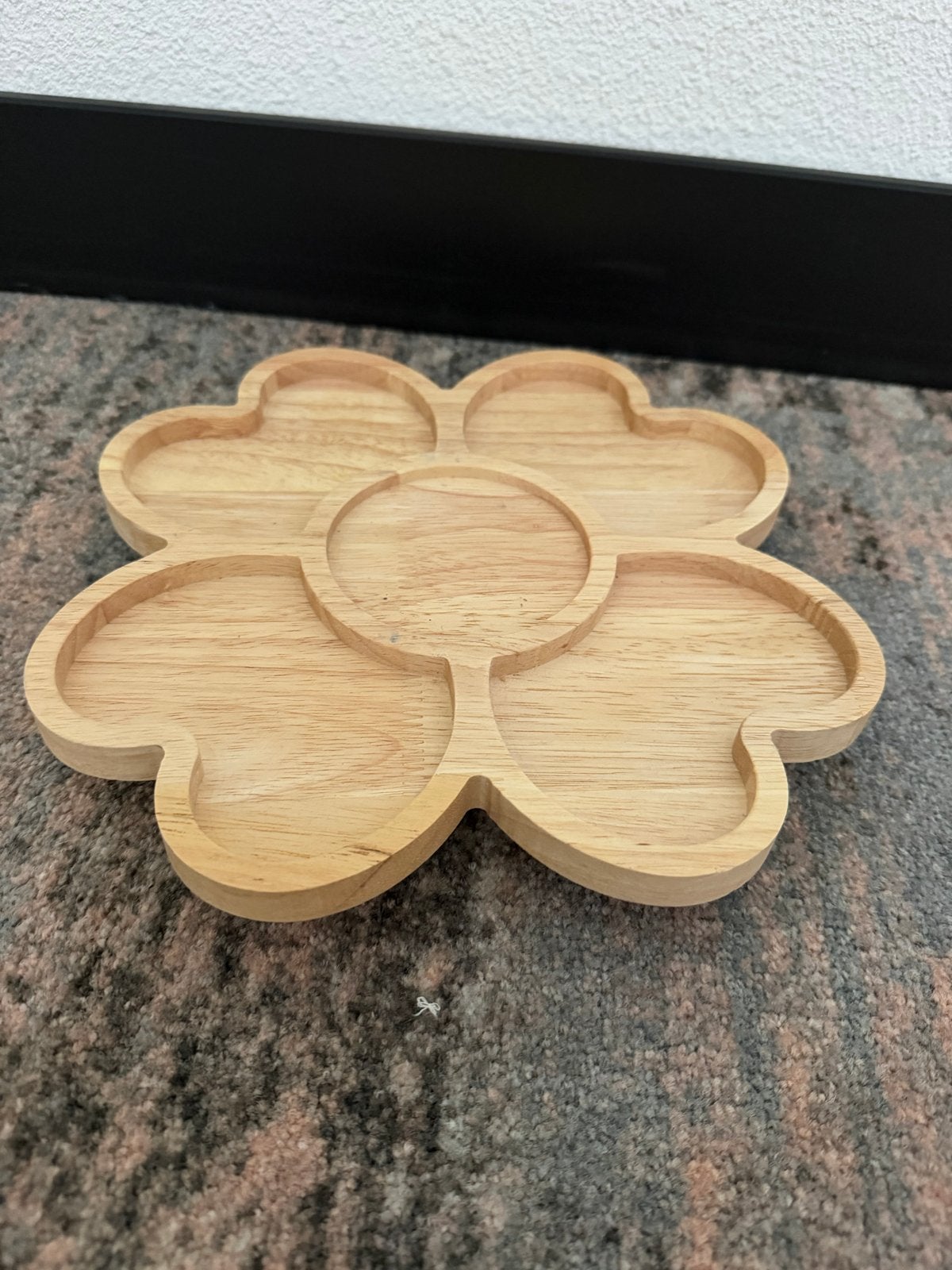 Houten bloemvormige schaal draai plateau, Schaal, Ophalen of Verzenden, Zo goed als nieuw, Overige vormen