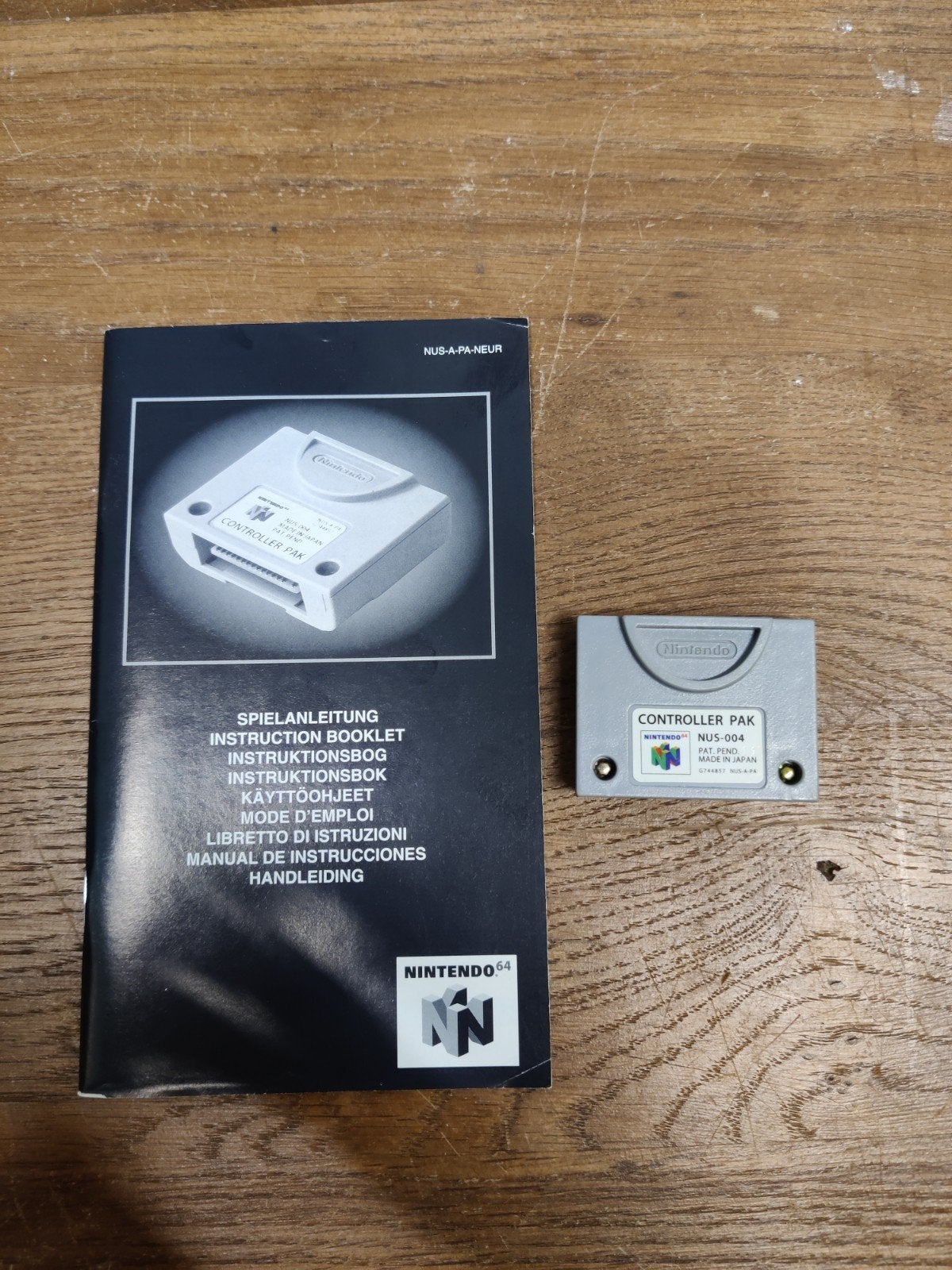 Nintendo 64 Controller Pak (NUS-A-PA-NEUR) met handleiding, Spelcomputers en Games, Ophalen of Verzenden, Gebruikt, Zonder controller