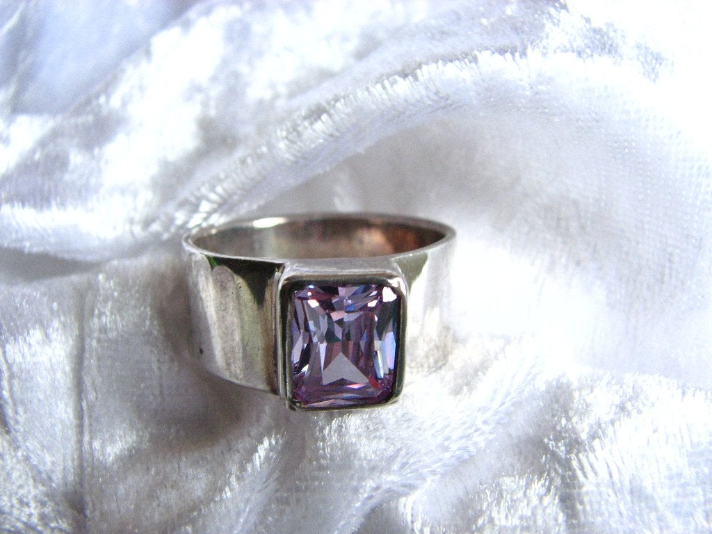 Mooie Brede Zware Zilveren Ring met Lichte Amethist maat 23, Sieraden, Tassen en Uiterlijk, Antieke sieraden, Verzenden, Zilver