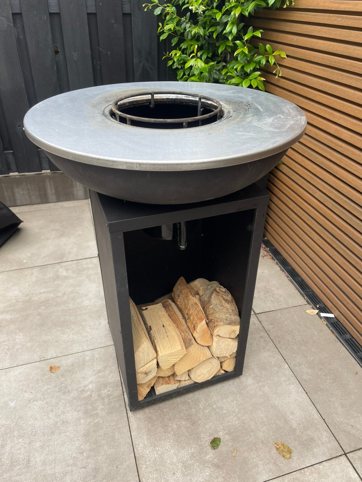 Bbq plancha, Tuin en Terras, Houtskoolbarbecues, Ophalen, Zo goed als nieuw