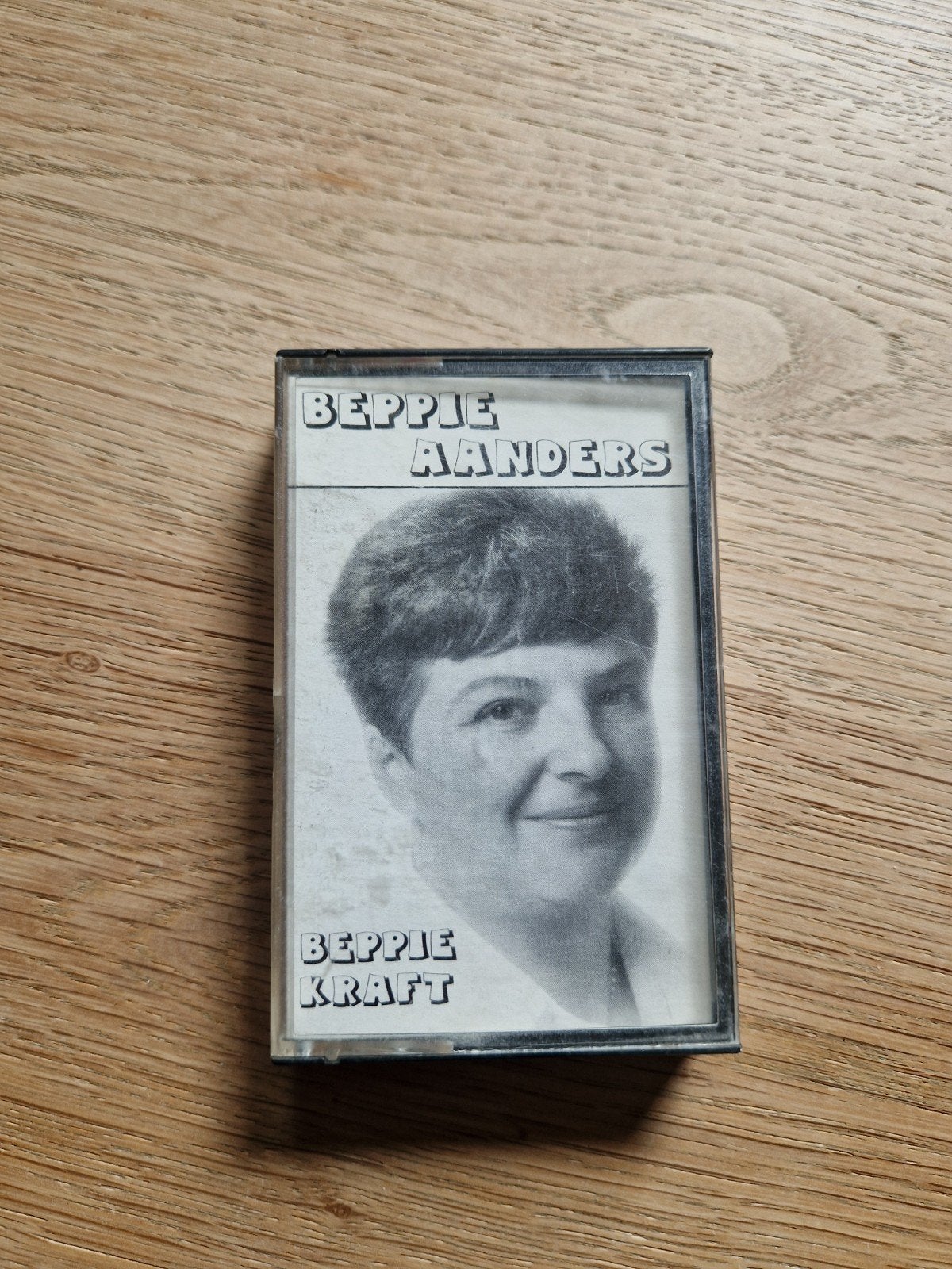 Beppie Kraft - Aanders. cassette tape.  Maastricht limburg, Cd's en Dvd's, Ophalen of Verzenden, Gebruikt, 1 bandje